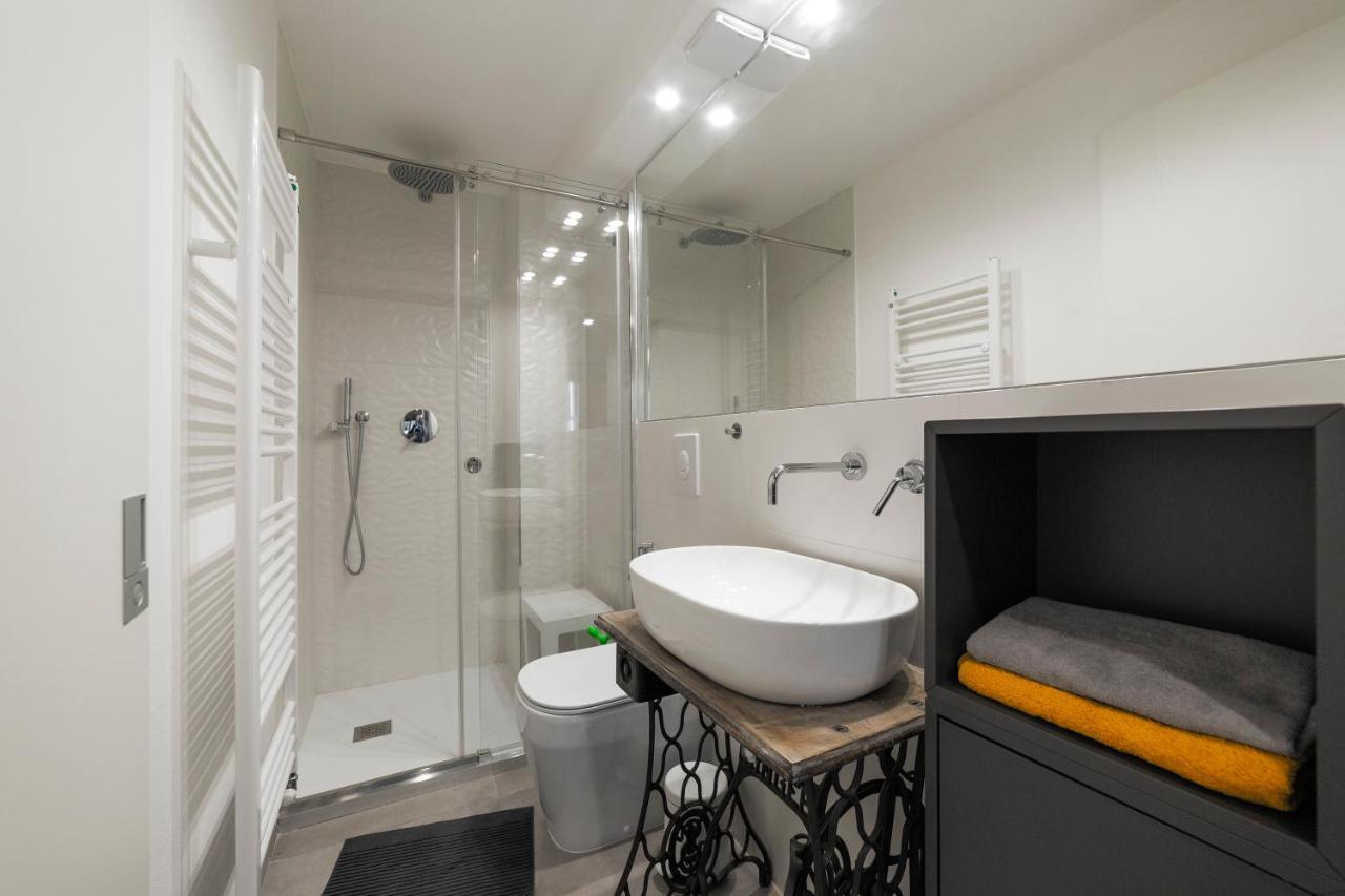 Апартаменти La Pampa New & Fully Refurbished Apt Мілан Екстер'єр фото