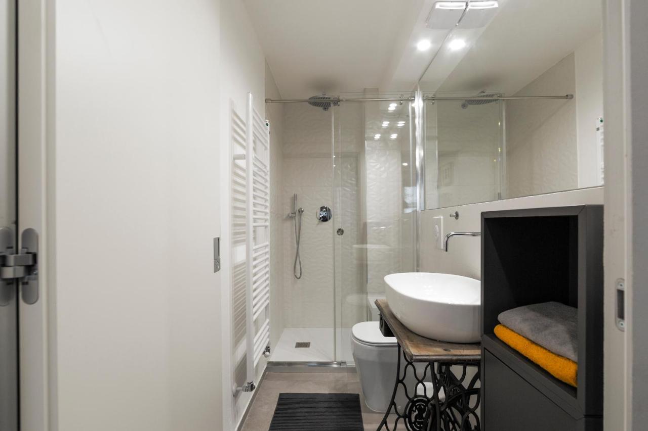 Апартаменти La Pampa New & Fully Refurbished Apt Мілан Екстер'єр фото