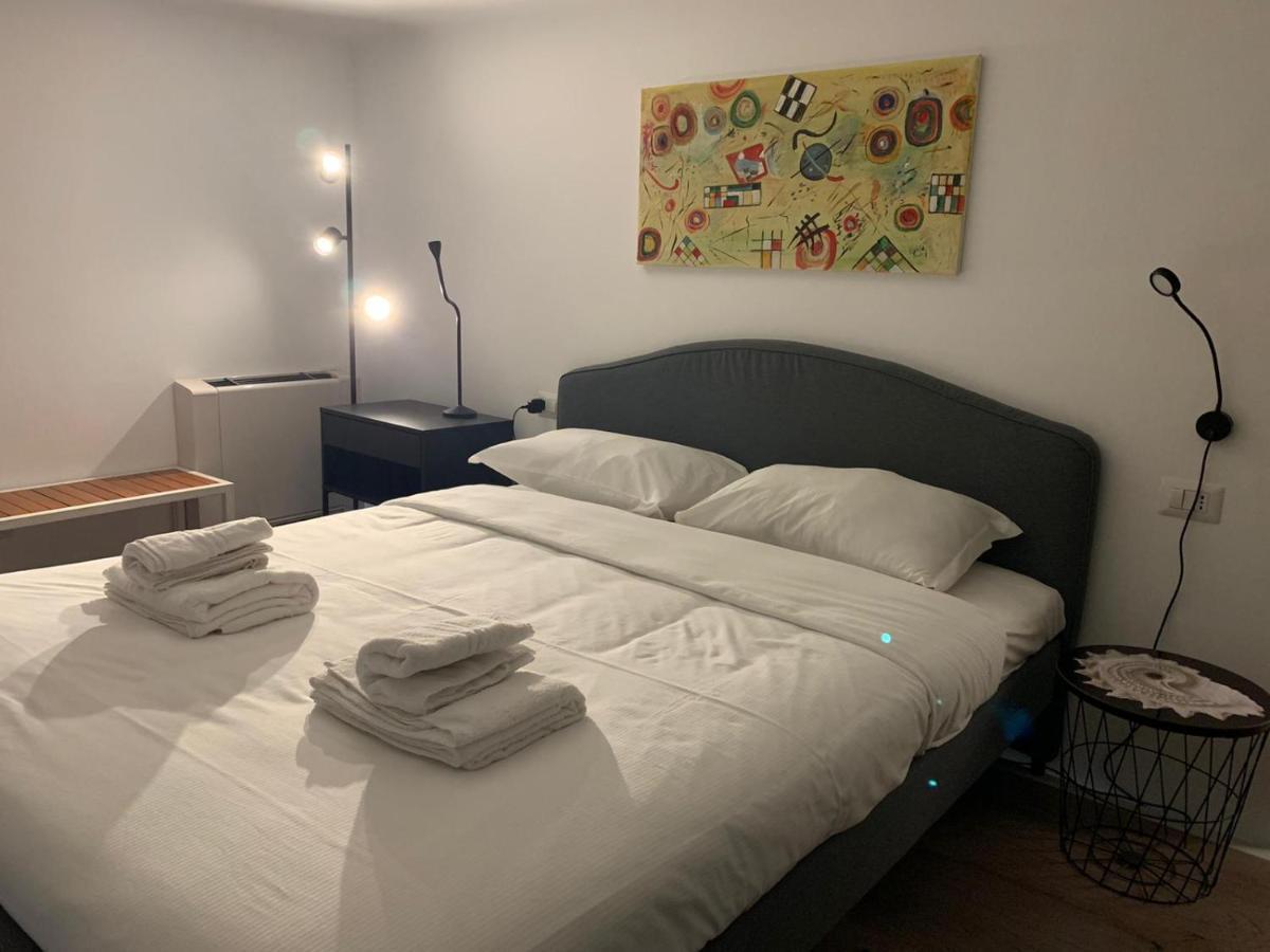 Апартаменти La Pampa New & Fully Refurbished Apt Мілан Екстер'єр фото